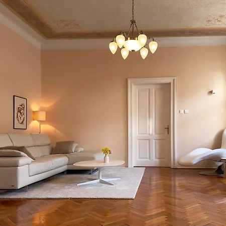 Gorup Palace Apartment *